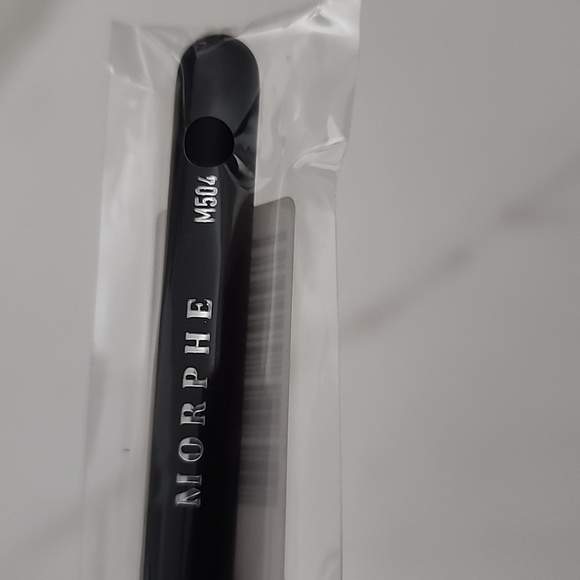 BN MORPHE M504 LARGE POINTED BLENDER EYESHADOW BRUSH - Picture 3 of 4